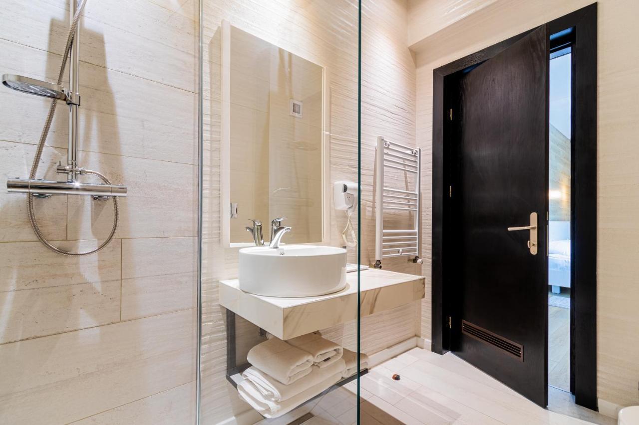 Hotel Bulevard Рымнику-Вылча Экстерьер фото