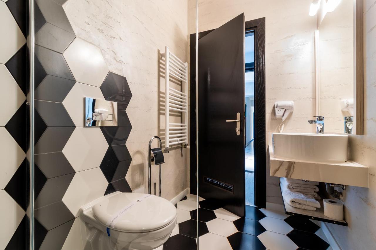 Hotel Bulevard Рымнику-Вылча Экстерьер фото