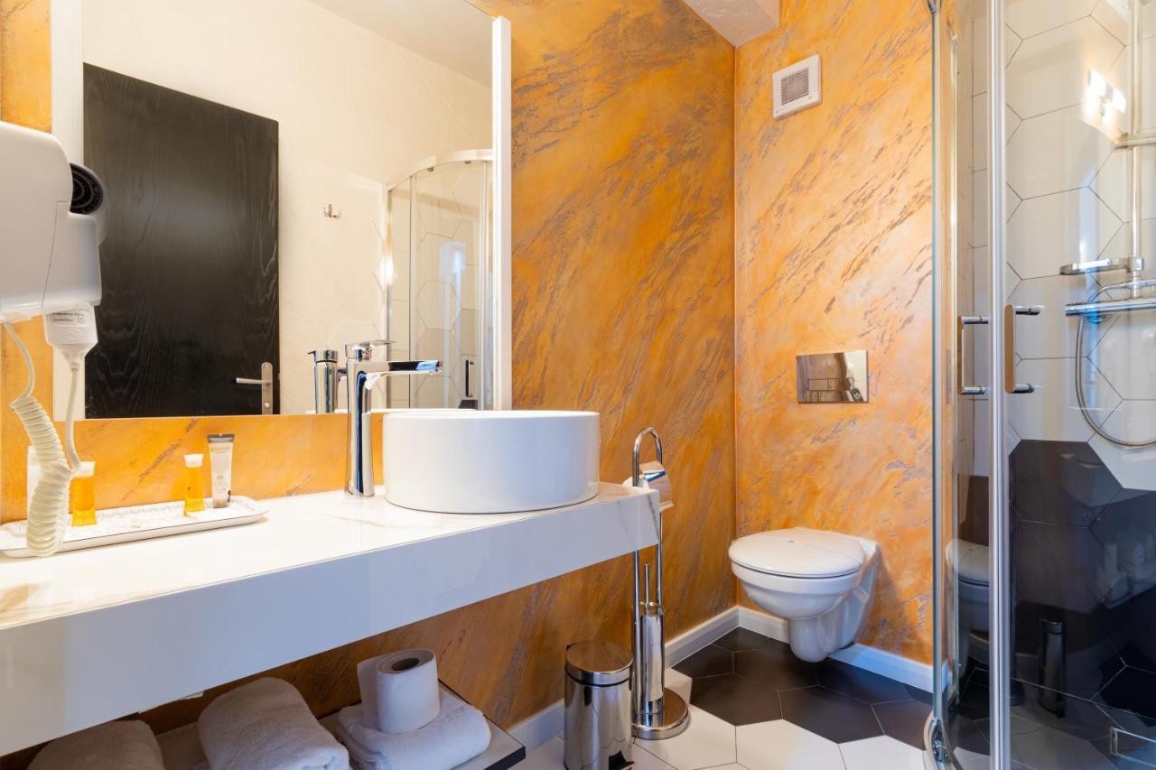 Hotel Bulevard Рымнику-Вылча Экстерьер фото