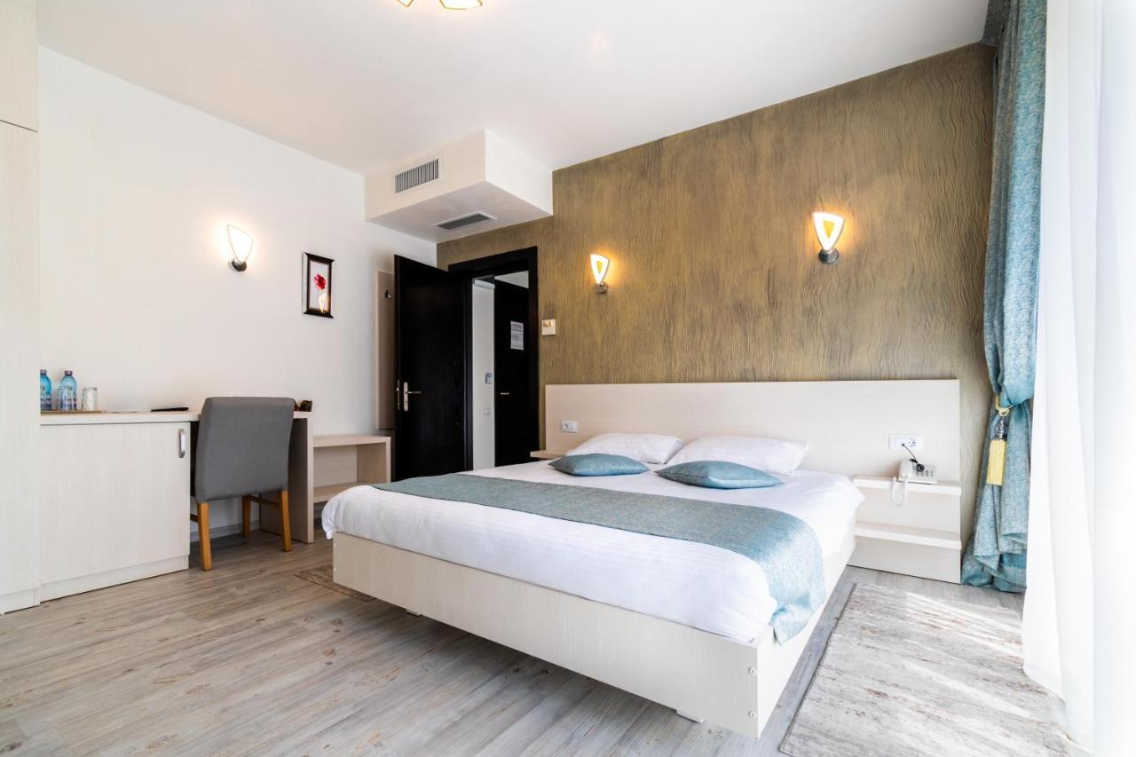 Hotel Bulevard Рымнику-Вылча Экстерьер фото