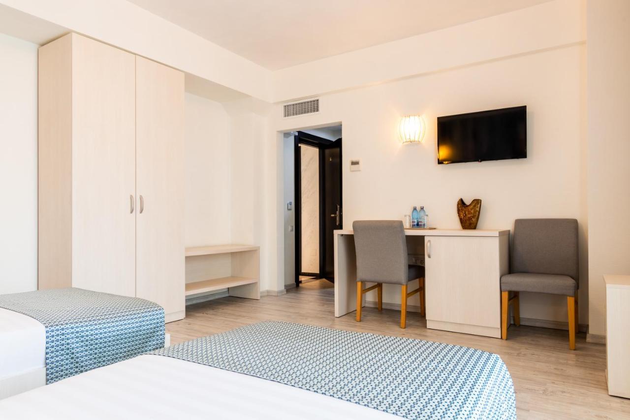 Hotel Bulevard Рымнику-Вылча Экстерьер фото