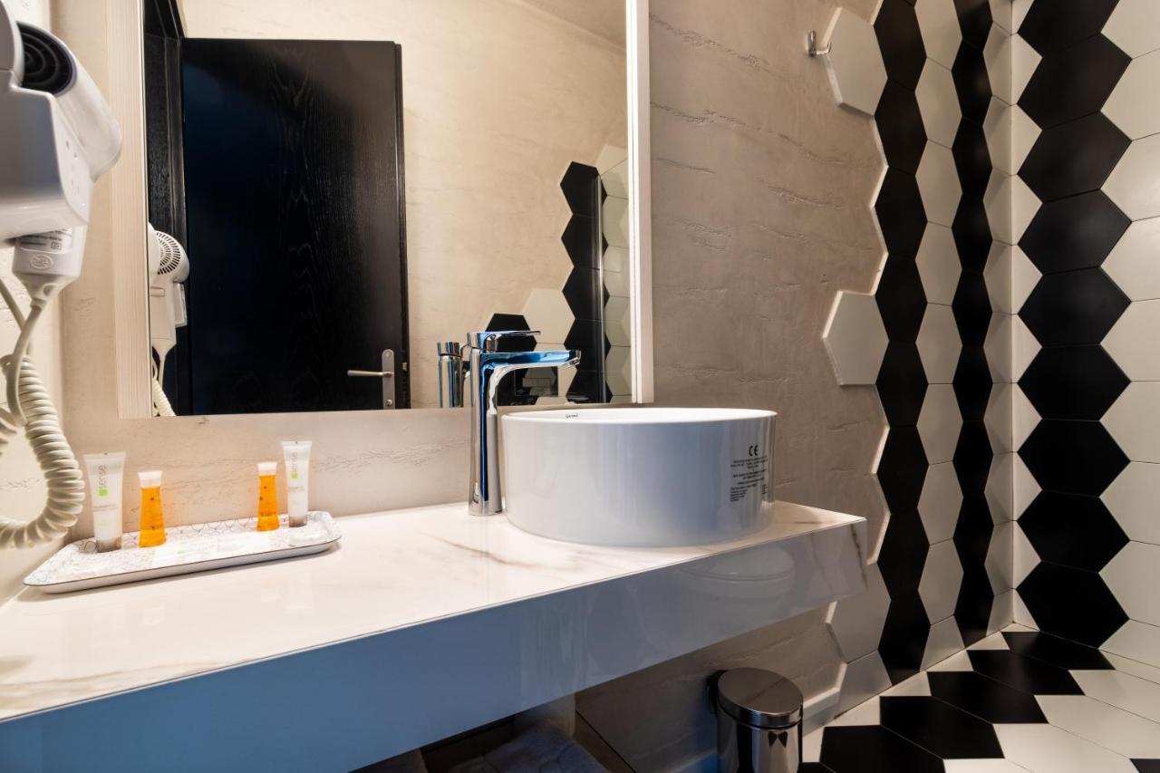 Hotel Bulevard Рымнику-Вылча Экстерьер фото