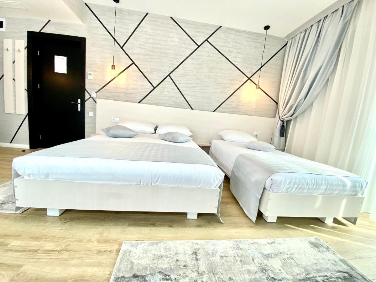 Hotel Bulevard Рымнику-Вылча Экстерьер фото