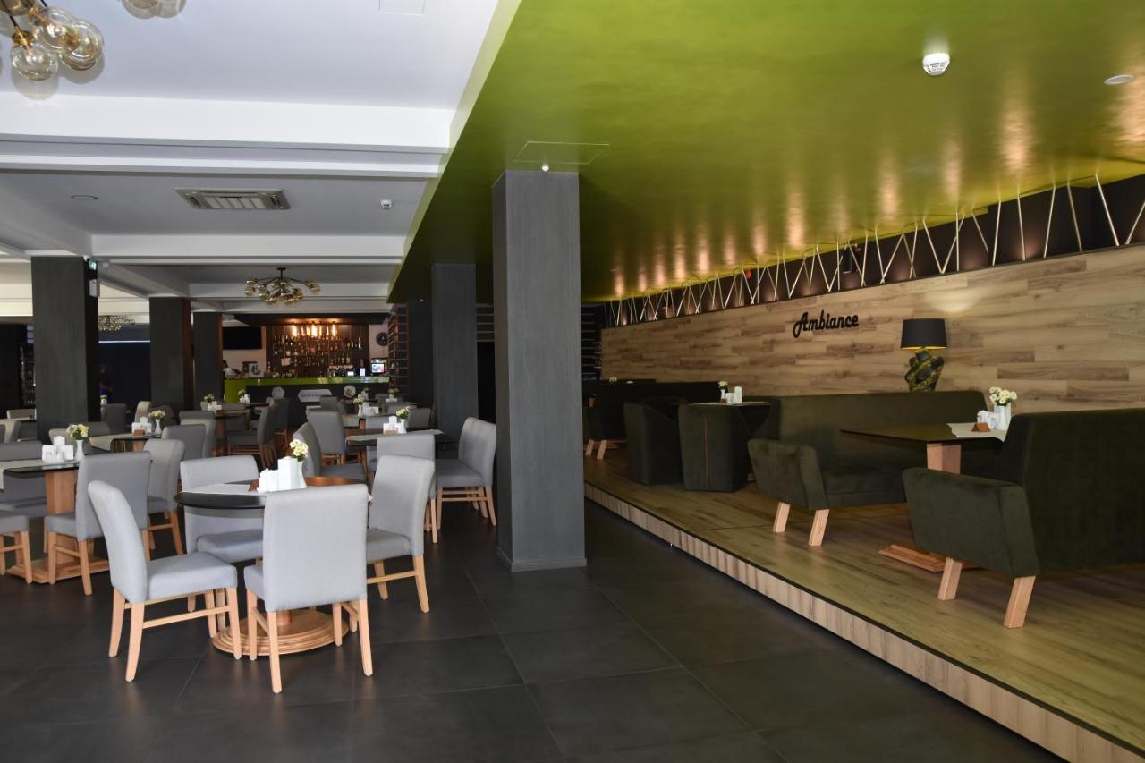 Hotel Bulevard Рымнику-Вылча Экстерьер фото
