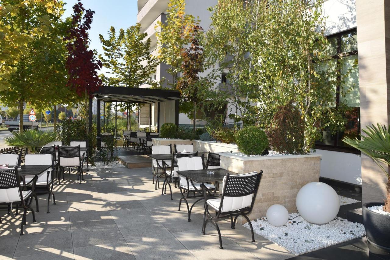 Hotel Bulevard Рымнику-Вылча Экстерьер фото