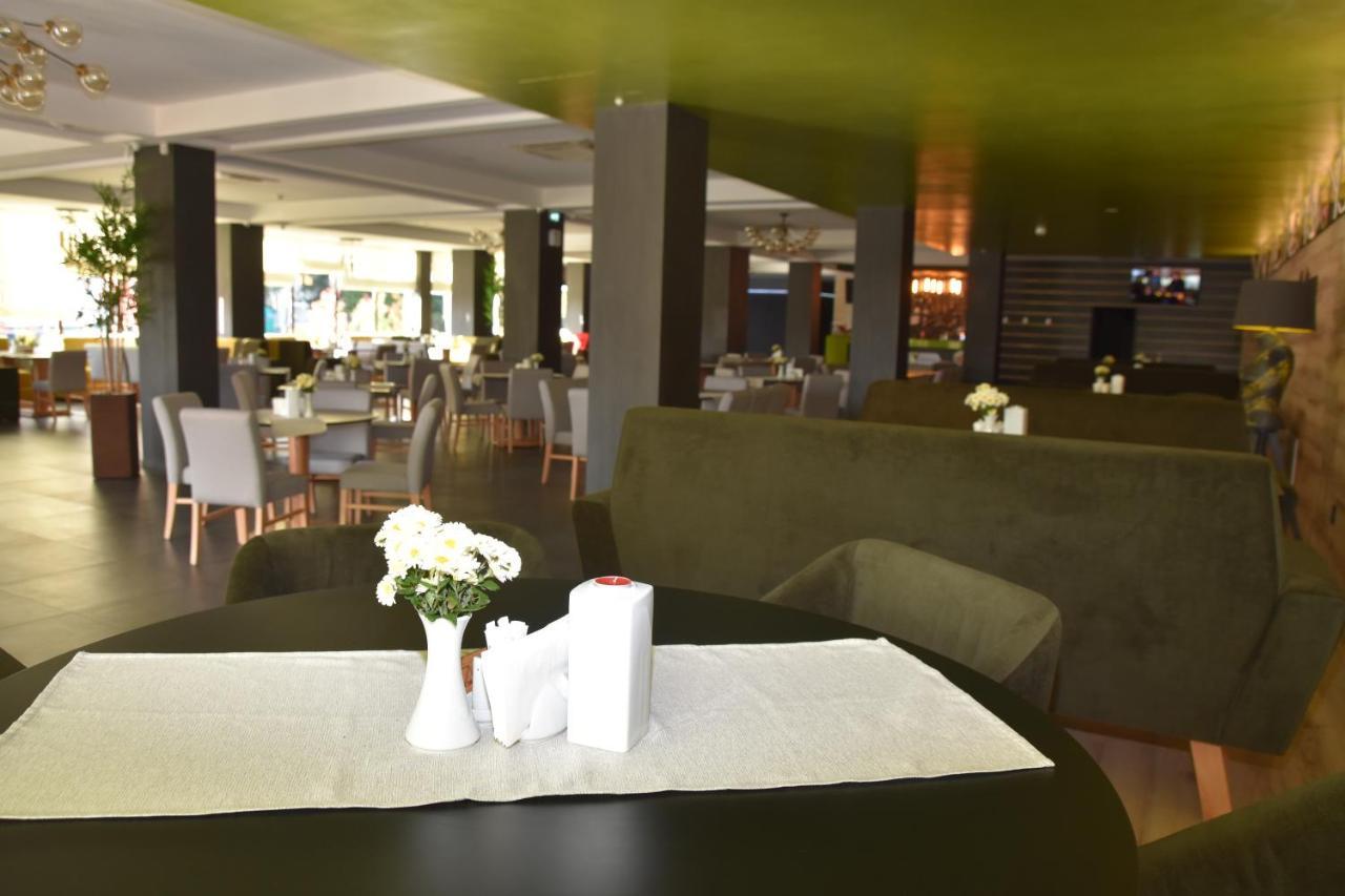 Hotel Bulevard Рымнику-Вылча Экстерьер фото