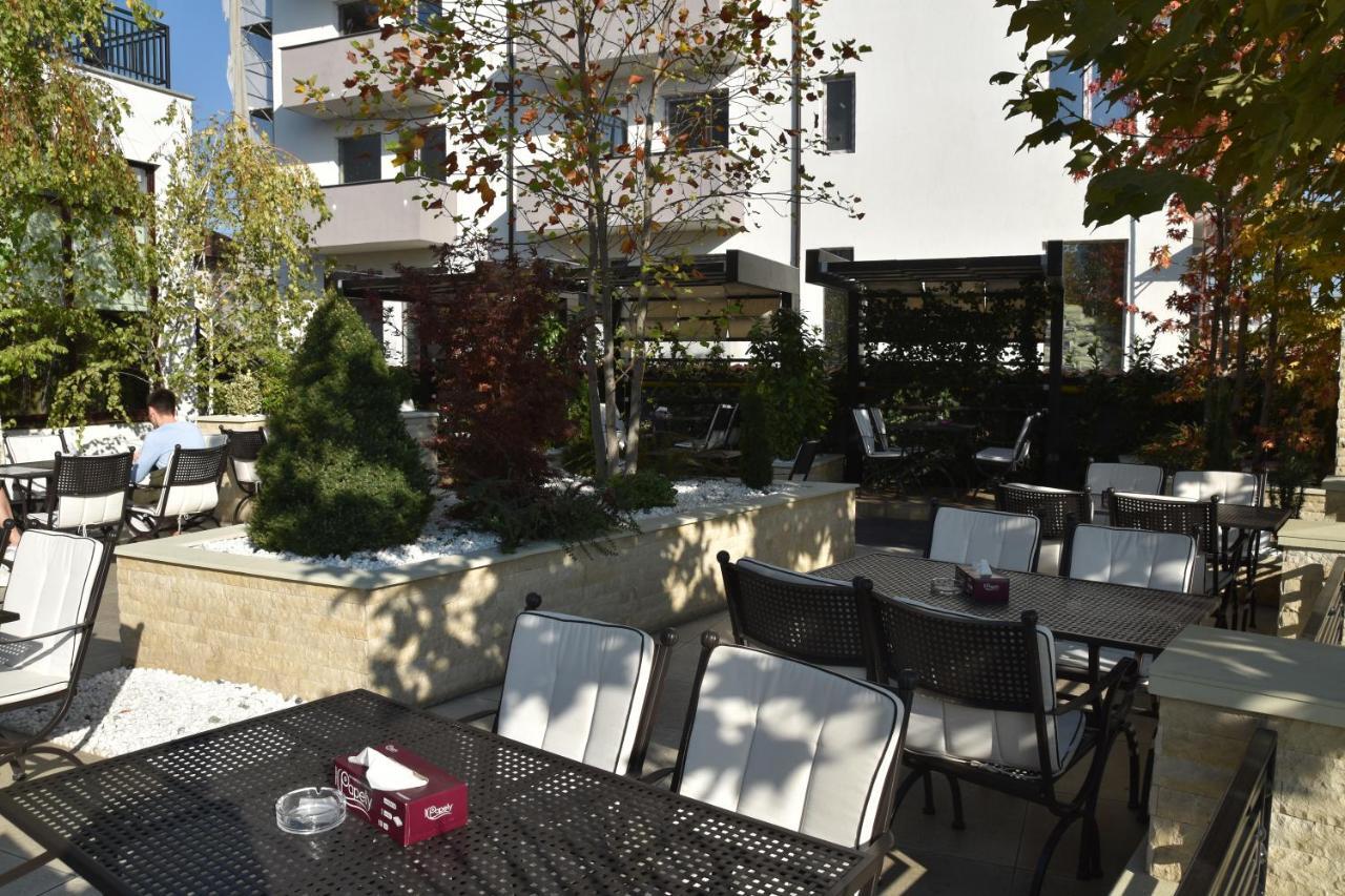 Hotel Bulevard Рымнику-Вылча Экстерьер фото